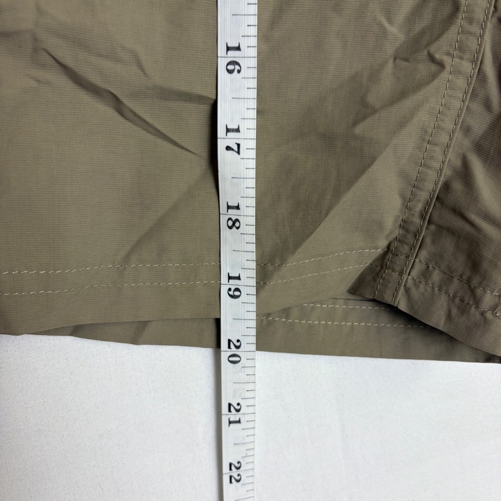 REI Sahara Cargo Shorts Womens 6 Khaki Tan Hiking Outdoor Nylon Gorp Travel - Picture 2 of 8